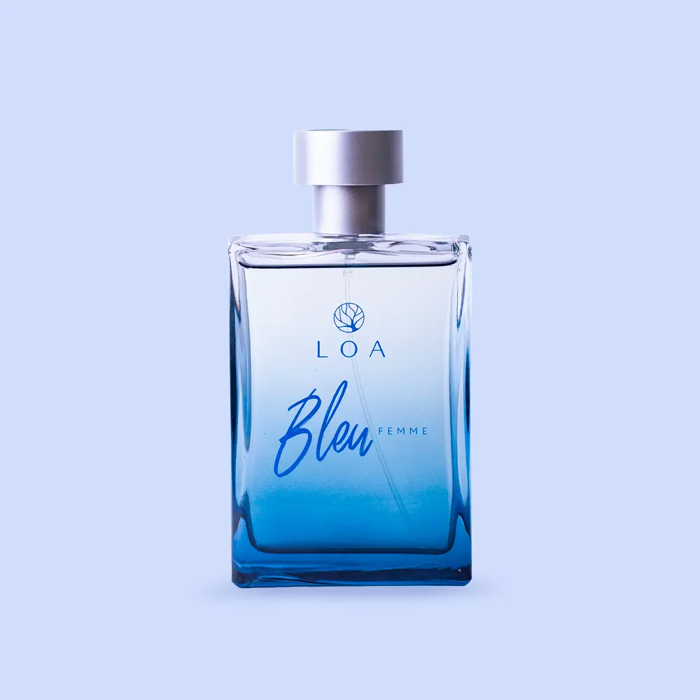 Frasco do Perfume Bleu Femme LOA com fundo azul