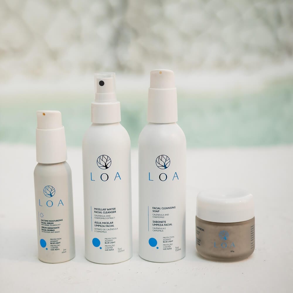 Produtos da linha Classic LOA, incluindo sérum, água micelar, sabonete de limpeza facial e esfoliante.